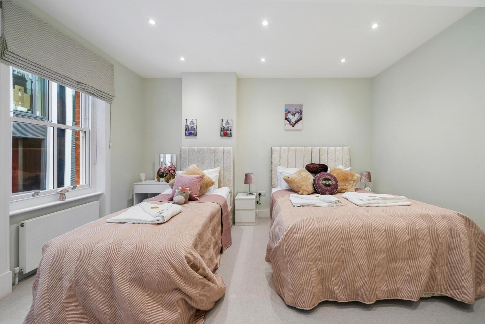 Chic 2 Bed Maisonette In Mayfair 32A London Exterior photo